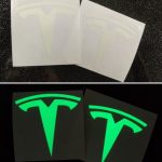 Pimeässä hohtava logo, Model Y